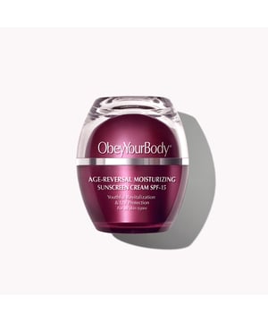 Jeugdige revitalisatie en UV-bescherming

Richt je op de belangrijkste tekenen van huidveroudering met de beste anti-aging SPF-moisturizer, geformuleerd om te werken tegen fijne lijntjes en rimpels en tegelijkertijd een effectief UV-stralingsschild te bieden. 50 ml