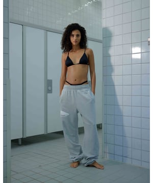 Your new go-to for style and comfort, these grey sweatpants are elevated by our signature shark print to the side and finished off with a elasticated waistband. Pair with the matching sweatshirt for full comfort.