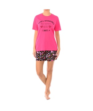 Sommerpyjamas von der Marke Kisses and Love.  
Damenpyjamas mit T-Shirt mit kurzen Ärmeln und Shorts.  
Das T-Shirt hat einen runden Ausschnitt und Armöffnungen in kontrastierender Farbe sowie einen zentral plazierten Druck. Der Druck harmoniert perfekt mit den Shorts.  
Das T-Shirt besteht aus Baumwolle, einem perfekten Stoff für Sommernächte, da er atmungsaktiv, weich und zart auf der Haut ist.  
Elastischer Bund.  
Markenlogo im Druck des T-Shirts und auf dem Etikett.  
Nähte in passendem Farbton.  
Zusammensetzung: 100 % Baumwolle  
Pflege:  
Maschinenwäsche bei maximal 30º.  
Färbemittel oder andere Chlormittel sind nicht resistent.  
Bügeln ist nicht resistent.  
Reinigung ist nicht resistent.  
Trockner ist nicht resistent.