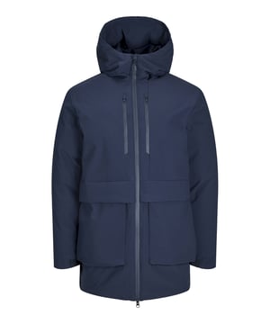 Der Herren-Parka von Jack&Jones kombiniert stilvolles Design mit Funktionalität. Ausgestattet mit Brusttaschen, die mit Reißverschlüssen versehen sind, sowie zusätzlichen Vordertaschen, bietet er ausreichend Stauraum für unterwegs. Die gerippten Ärmelbündchen sorgen für einen sicheren Sitz und verhindern das Eindringen von Kälte. Dank des dickeren Stoffs hält der Parka auch an kälteren Tagen angenehm warm. Eine winddichte Blende und ein durchgehender Reißverschluss bieten zusätzlichen Schutz vor Wind und Wetter. Abgerundet wird das Design durch eine praktische Kapuze, die den Tragekomfort maximiert. Der Parka besteht aus hochwertigen Materialien, die Langlebigkeit und Komfort garantieren.