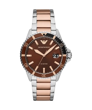 Elegante reloj de caballero de la marca Armani. El reloj es plateado y de color rosa con esfera marrón y tiene una correa que también se puede hacer más pequeña. La caja tiene un diámetro de 42 mm y el movimiento es de cuarzo.  Marca: Emporio ArmaniNombre del modelo: AR11340 (42mm)Categoría: reloj de hombreMateriales: acero inoxidableColor: plata, rosa, marrón