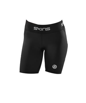 Onze halflange panty met gemiddelde compressie is ontworpen om je output te maximaliseren tijdens activiteiten met een lagere intensiteit en biedt een snellere spieropwarming vóór de training. Stevige ondersteuning voor de bilspieren, quads en hamstrings vermindert spiertrillingen en vermoeidheid voor optimale prestaties.