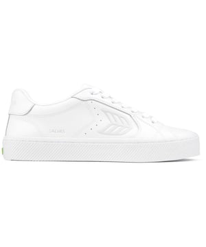 Jump Into These Cariuma Salvas Trainers For Eco-friendly Style And Comfort. They Feature A Soft, Lwg-certified Leather Upper, Recycled Nylon Mesh Linings, Organic Cotton Laces, A Cushioned Foam Insole For Casual Comfort And A Sturdy Rubber Sole For Traction. Embrace Cool, Laid-back Designs With A Good Conscience And Enhance Your Wardrobe With These Branded Skater Kicks.