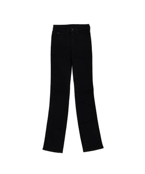 Lange jeans.
 Kleur Zwart
 Riem met riemlussen.
 Rits- en knoopsluiting aan de voorkant.
 Twee zakken aan de voorkant en een minizakje.
 Twee zakken op de achterkant met het metallic logo.
 Stretchstof.
 Bijpassende zichtbare naden.

 Samenstelling:
 92% Katoen - 6% Elastomulyester - 2% Elastaan.

 Wasvoorschriften:
 - Maximaal wassen op 30ºC.
 - Strijken op gemiddelde temperatuur, max. 110 ° C.
 - Je kunt een droger gebruiken.
 - Gebruik geen bleekmiddel.
 - Kan niet chemisch gereinigd worden.
 Samenstelling: 92% Katoen, 6% Elastanemuliester, 2% Elastaan
 Onderhoud:
Maximaal wassen op 30ºC.
 - Strijken op gemiddelde temperatuur, max. 110ºC.
 - Kan in de droger.
 - Geen bleekmiddel gebruiken.
 - Kan niet chemisch gereinigd worden.