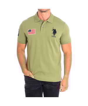 Short Sleeve Polo US Polo Assn.
 Color Khaki
 Ideal to complete a casual and modern look.
 Contrasting lapel collar.
 Medium button closure on the front.
 Ribbed sleeves and neckline.
 Embroidered logo on the front.
 Branded woven graphics.
 Seams seen in tone.

 Composition: 100% Cotton.

 - Wash maximum at 30ºC.
 - Iron at medium temperature, max. 110ºC.
 - It does not allow the use of a dryer.
 - Do not bleach.
 - Does not admit dry cleaning.
 Composition: 100% cotton.
 Care:
- Wash maximum at 30ºC.
 - Iron at medium temperature, max. 110ºC.
 - It is not allowed to use a dryer.
 - Do not use bleach.
 - Does not support dry cleaning.