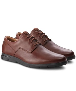 Clarks Men's Vennor Walk Leather G Shoes Various Colours 

Vennor Walk, men's casual shoes, mahogany leather - With subtle sporty cues, these casual shoes are lightweight and perfect for on the go. 

The minimalistic mahogany leather upper is teamed with an EVA outsole for a flexible feel. 

The lace fastening provides a secure fit, while a luxurious leather sock ensures breathable comfort.

Features:

Upper Material Leather
Lining Material Textile
Sole Material EVA
Fit Standard