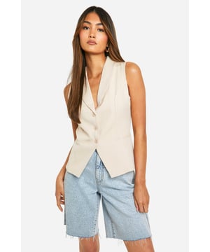 Say hello to your new style obsession - waistcoats! These versatile pieces take tailored sophistication to the next level. Whether you're keeping it casual with jeans, glamming up with a midi skirt, or going for a sleek matching look with straight-leg trousers - our range of women's waistcoats has got you covered. Featuring classic button fastenings and a fit that is designed to enhance all silhouettes, no matter your shape! From cropped to longline to asymmetric styles, the options are endless. Find your perfect match right here at boohoo!Style: WaistcoatDesign: PlainFabric: TexturedLength: RegularNeckline: V NeckSleeve Length: Sleeveless