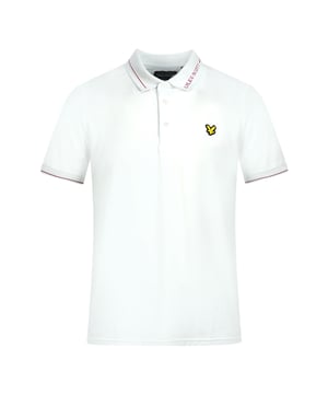 Lyle & Scott Weißes Poloshirt mit Markenkragen. Lyle & Scott Weißes Poloshirt. Gesticktes Markenlogo auf der linken Brust. Markenpolohemd mit Kragen, weiß. Knopfverschluss, elastische Ärmelabschlüsse, 50% Polyester, 46% Baumwolle, 4% Elastan. Stil: SP1564G 626.