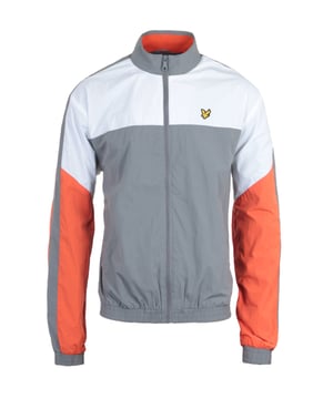 Stil, Qualität und typisch britisch, <b>Lyle & Camp; Scott</b> haben über 100 Jahre technisches Know-how in ihre Produkte einfließen lassen. Traditionelle Kleidungsstücke haben eine Injektion von zeitgenössischer Ästhetik erhalten, aber vergiss nicht das ikonische Golden Eagle Logo, du erkennst sofort, dass du eine angesehene Marke trägst. Das ist bei dieser Multi Panel Zip Through Track Jacket mit Sicherheit der Fall.NylonkonstruktionHoher KragenFarbblock-DesignZwei SeitentaschenElastische Bündchen und Saum Voller ReißverschlussLyle & Scott BrandingStil & PassformReguläre PassformGrößengetreuZusammensetzung & Pflege100&#37; NylonMaschinenwäsche
