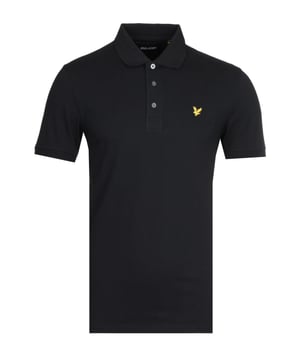 Stijl, kwaliteit en typisch Brits karakter, Lyle en Scott hebben meer dan 100 jaar technische expertise in hun producten verwerkt. Traditionele kledingstukken hebben een eigentijdse esthetiek gekregen, maar vergeet dat iconische Golden Eagle-logo niet, je herkent meteen dat je een gerenommeerd merk draagt. Normale pasvormPremium piquékatoenKlassieke platgebreide kraag3 knopenlijstIconische Golden Eagle geborduurd op de borstStijl & Pasvorm: Normale pasvorm Valt normaal qua maat Stof Samenstelling & Onderhoud: 100% KatoenMachinewasbaar