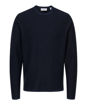 Dieser Herren-Pullover vereint klassische Elemente mit modernen Details. Die normale Passform und der Rundhalsausschnitt sorgen für einen zeitlosen Look, während die kleinmaschige Strickstruktur im Flachstrick-Design eine feine Textur bietet. Der abgenähte Saum und die kontrastfarbenen Säume setzen stilvolle Akzente, die dem Pullover eine besondere Note verleihen. Dank der hochwertigen Materialien bietet er einen hohen Tragekomfort und eignet sich perfekt für den Alltag. Ein dezentes Brandlabel innen unterstreicht die erstklassige Verarbeitung und die Liebe zum Detail. Dieser Pullover ist ein vielseitiges Basic, das sowohl modisch als auch bequem ist.