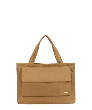The Oversized Landscape Tote is the perfect travel companion for carrying your overnight goods or everyday essentials. The bag features one large main compartment with an oversized flap over zip pocket to the front. Features: , Zip top opening, Front oversized flap over zip pocket, Rear zip pocket, SMITH & CANOVA antique brass logo, Branded antique brass zips, Padded shoulder handle, Internal 15 inch padded laptop sleeve, Internal zip pocket, 2 Internal mobile phone slip pockets - fits normal and plus size smart phones, 3 Internal pen slip pockets Style Ref: 92684 TAN