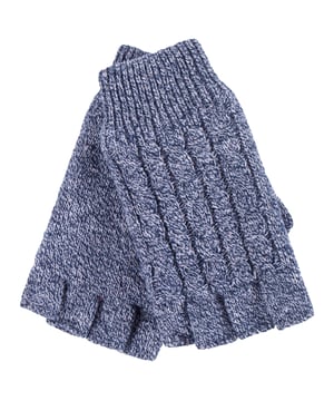 Wil je je handen wonderbaarlijk warm en behaaglijk houden terwijl je toch de flexibiliteit hebt om met je handen te doen wat je wilt. Deze vingerloze dameshandschoenen zijn hiervoor het perfecte accessoire, waarin alle innovatieve isolatietechnologie van Heat Holders is verwerkt, terwijl het een schattig accessoire voor je winteroutfit lijkt te zijn. Deze vingerloze handschoenen zijn niet alleen warm, maar hebben ook een aangename esthetische uitstraling, met een gebreid kabelpatroon bovenop de gebreide handschoenen. Er zijn 7 fantastische herfst-wintermodekleuren om uit te kiezen, zodat je elke winteroutfit die je draagt ​​kunt aanvullen. Ondanks dat ze Heat Holders-isolatietechnologie hebben, zijn deze handschoenen niet dik en fijn genoeg voor een comfortabele en probleemloze pasvorm. Er zijn twee fundamentele redenen waarom deze handschoenen zo warm zijn. Eerst wordt speciaal ontwikkeld thermisch isolerend garen in de handschoenen gebreid. Dit biedt hoogwaardige isolatie tegen extreem koude omstandigheden met superieure vochtafvoerende eigenschappen, waardoor uw handen warm en warm blijven zonder dat ze te zweterig worden. Dan is er de bekende Heat Weaver voering. Dit is een pluche, bontachtige thermo voering die de hoeveelheid warme lucht maximaliseert die dicht bij de huid wordt gehouden. Niet alleen dat, het is ongelooflijk zacht en gezellig. Deze Handschoenen zijn verkrijgbaar in één maat en zijn gemaakt van een mix van polyester en acryl. Ze zijn veilig machinewasbaar.