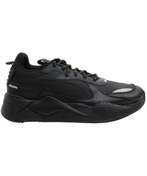 Zapatillas Puma RS-X Triple para hombre en negro, una interpretación elegante y contemporánea de la icónica línea RS-X de Puma. Estas zapatillas combinan un diseño de vanguardia con comodidad y funcionalidad, convirtiéndolas en una opción versátil para exploradores urbanos y entusiastas de las zapatillas por igual.

Características clave:

Tecnología de amortiguación RS: Las Puma RS-X Triple cuentan con una avanzada tecnología de amortiguación RS, que ofrece una comodidad y soporte superiores con cada paso. Experimenta una amortiguación sensible que absorbe el impacto y proporciona retorno de energía para un uso durante todo el día.

Diseño elegante: Con su color negro total y diseño minimalista, estas zapatillas irradian sofisticación discreta y versatilidad. La silueta elegante añade un toque moderno a cualquier outfit, ya sea que estés recorriendo las calles o haciendo diligencias.

Construcción transpirable: Las zapatillas están fabricadas con una parte superior de malla transpirable que promueve el flujo de aire, manteniendo tus pies frescos y cómodos durante todo el día. Di adiós a los pies sudorosos y hola a la frescura durante todo el día.

Suela gruesa: Inspirada en diseños retro de zapatillas, la suela gruesa de las Puma RS-X Triple añade un toque de nostalgia mientras proporciona estabilidad y tracción en diversas superficies. Haz una declaración audaz con zapatillas que combinan el encanto vintage con un estilo contemporáneo.

Eleva tu estilo de zapatillas con las Puma RS-X Triple para hombre en negro. Combinando estilo, comodidad y funcionalidad, estas zapatillas son una adición imprescindible a cualquier armario moderno.
