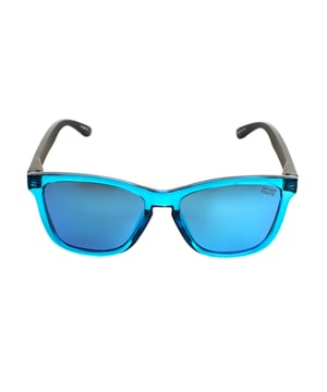 Must Have women's sunglasses with a square design and polycarbonate frame, perfect for a modern and long-lasting style.

 Equipped with UV 400 protection polarized lenses, they block 100% of UVA and UVB rays, providing clear vision and reducing glare in bright environments.

 Their square shape provides a contemporary and versatile touch that complements any look. They include the Must Have logo engraved on the temples and on one of the lenses, adding a distinctive detail.

 They include a soft cleaning cloth to keep your lenses spotless and a protective case to store them safely.

 Perfect for complementing any look, these glasses are ideal for those looking for protection and style in one piece.
 Measures: Lens height: 48 mm, Lens width: 60 mm, Bridge: 10 mm, Temples: 138 mm
 Composition: Polycarbonate
 Care:
- Wash only with water or, if necessary, a mild soap.
 - Dry with a soft cloth to avoid scratches.
 - Avoid contact with harsh surfaces or abrasive liquids.