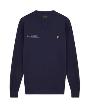 Mantengase comodo y con estilo con la sudadera azul marino de la marca Lyle & Scott. Confeccionada con 100 % algodon, esta sudadera con capucha se ajusta a la talla real y presenta el logotipo de la marca Lyle & Scott en el pecho. !Hacer una declaracion nunca se vio ni se sintio tan bien!, Jersey azul marino de Lyle & Scott, Hecho en India, 100% algodon, Logotipo de la marca en el pecho, Jersey con capucha, Corte regular, Se ajusta a la talla real, Insignia de la marca en el frente izquierdo del pecho. , Sudadera azul