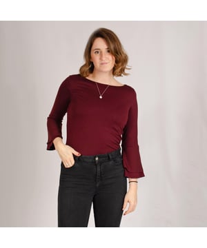 Stretch Cotton Fabric 
93% Cotton, 7% Elastane 
23" Shoulder to Hem 
Long Sleeve 
Sizing: Generous  
Fit: Relaxed