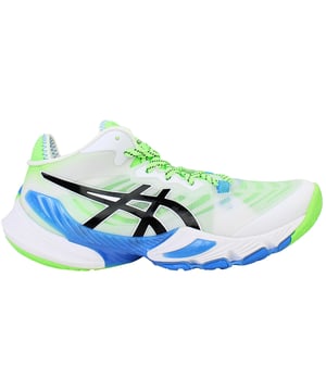 Steigern Sie Ihre Leistung auf dem Feld mit den Asics Metarise Herren Volleyballschuhen in Weiß. Entwickelt für explosive Bewegungen und schnelle seitliche Verschiebungen, kombinieren diese Schuhe ein leichtes Design mit fortschrittlicher Dämpfung und überlegener Traktion, sodass Sie während jedes Spiels agil und unterstützt bleiben. Der klare weiße Farbton bietet einen schlanken, modernen Look, der auf dem Spielfeld heraussticht und die leistungsstarken Merkmale im Inneren ergänzt.

Wichtige Funktionen:
Atmungsaktives Mesh-Obermaterial:

Bietet hervorragende Atmungsaktivität und eine sichere, anpassungsfähige Passform, um Ihre Füße während intensiver Rallyes kühl und komfortabel zu halten.

Reaktive Dämpfung:

Die fortschrittliche Zwischensohlentechnologie absorbiert Stöße von Sprüngen und schnellen Bewegungen, reduziert die Ermüdung und schützt Ihre Gelenke.

Haltbare, nicht abfärbende Außensohle:

Speziell für Hallenplätze designed, bietet die hochgriffige Gummi-Außensohle zuverlässige Traktion und Stabilität, die Ihre Leistung bei jedem Spiel verbessert.

Erhöhter seitlicher Halt:

Verstärkte Designelemente bieten optimale Stabilität bei schnellen Drehungen und Richtungswechseln, sodass Sie im Gleichgewicht und unter Kontrolle bleiben.

Leichtbauweise:

Fördert Agilität und Geschwindigkeit, sodass Sie sich schnell über das Spielfeld bewegen können, ohne dass unnötiges Gewicht Sie zurückhält.

Verbessern Sie Ihr Spiel mit den Asics Metarise Herren Volleyballschuhen in Weiß—Ihr perfekter Partner für Kraft, Präzision und Spitzenleistung auf dem Volleyballfeld.