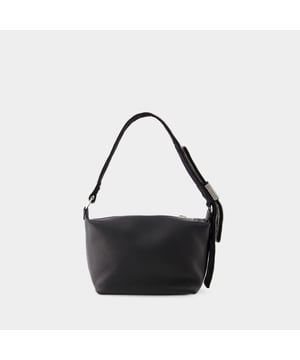 Mango: 41 cm. Se lleva al hombro - un asa. Material: piel de ternero lisa. Forro: algodón. Cierre: cremallera superior. Disposición interior: un bolsillo de parche. Width: 24. Height: 14. Length: 10.