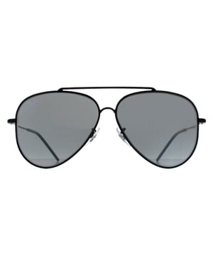 Las gafas de sol Ray-Ban Aviator Unisex Black Silver Mirror RB0101S Aviator Reverse son una fascinante reinvención del clásico diseño de aviador. Elaboradas con una meticulosa atención al detalle, estas gafas de sol presentan una llamativa combinación de colores invertidos que acentúa las icónicas lentes en forma de lágrima y la delgada montura metálica. El atrevido contraste de colores añade un toque contemporáneo al tiempo que mantiene el atractivo atemporal del estilo Aviator. Diseñadas para ofrecer estilo y durabilidad, estas gafas de sol ofrecen una protección UV y una comodidad superiores, lo que las convierte en un accesorio esencial para los amantes del diseño vanguardista y la calidad sin igual.