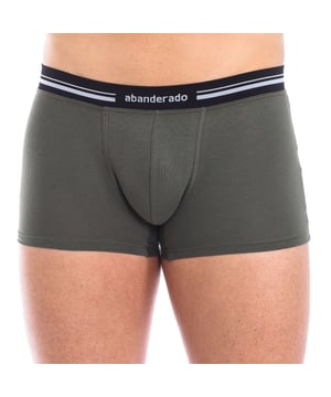 El bóxer de algodón elástico con cintura extra suave para hombre, también conocido como "calzoncillo de algodón elástico con banda ultra suave" o "pantalón interior de algodón con cintura extra confortable", es una elección destacada para aquellos que valoran tanto la comodidad como la suavidad en su ropa interior diaria.

Este bóxer está confeccionado con una mezcla de algodón y elastano, que proporciona una sensación suave y flexible contra la piel. La elasticidad del material permite un ajuste ceñido que se adapta cómodamente a la forma del cuerpo, ofreciendo soporte adecuado sin restricciones.

La cintura extra suave del bóxer asegura un ajuste confortable y sin marcas, ideal para llevar durante todo el día. Esta característica no solo mejora la comodidad, sino que también añade un toque de suavidad adicional, evitando cualquier sensación de incomodidad.

Las costuras planas en el bóxer de algodón elástico minimizan la fricción y evitan las irritaciones en la piel, proporcionando una experiencia de uso sin molestias. Este diseño funcional y práctico lo hace perfecto para uso diario y para cualquier actividad que requiera movimientos libres y confortables.

Disponible en una variedad de colores clásicos y modernos, el bóxer de algodón elástico con cintura extra suave combina estilo con funcionalidad. Es una opción ideal para hombres que buscan una ropa interior que ofrezca tanto confort como un ajuste perfecto.

El bóxer de algodón elástico con cintura extra suave es la elección perfecta para aquellos hombres que priorizan la suavidad, la comodidad y la flexibilidad en su ropa interior. Este bóxer garantiza una sensación agradable y un ajuste óptimo, asegurando una experiencia de uso satisfactoria en todo momento.
 Composición: 96% Algodón, 4% Elastano.
 Cuidados:
- Lavar a temperatura máx. 40º.
- No usar lejía.
- No usar secadora.
- No planchar.
- No lavar en seco.