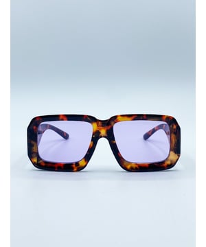 Oversized Square Frame in Brown Tortoiseshell with Purple Lenses
Frame Colour: Dark Brown Tortoiseshell
Lens Colour: Purple
Material: PC Lens PC Frame
One Size
SKU: SG2402905
UV 400 PROTECTION IN ACCORDANCE WITH 89/686/EEC BS EN ISO 123-1:2013
FDA Approved