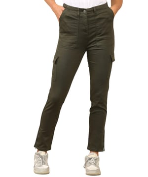 Dames Cargo Chino Skinny Fit Broek. - Binnenbeenlengte Kort is 25 inch, Normaal is 27 inch Lang is 29 inch. - - . Dicht op het lichaam gesneden in een skinny pasvorm met een flatterende hoge taille. - - .   Gemaakt van katoen met extra stretch voor bewegingsvrijheid. - - .   Enkels met rits, zakken met drukknopen en twee zijzakken. - - . Knoopsluiting, Ritssluiting.  Ongevoerd, hoog getailleerd, extra stretch. - Ideaal voor casual, kantoor en perfect voor actieve weekenden.