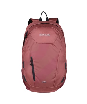 25 Liter Fassungsvermögen. Strapazierfähiges 600D-Polyester. Air-Mesh-Rückenkonstruktion. Komfortable Rückengurte aus Luftnetz. Interne Sicherheitstasche. Fronttasche mit Reißverschluss. Interner Schlüsselclip. Verstellbarer, verschiebbarer Brustgurt. Verstellbarer Hüftgurt. Leicht zu bedienende Reißverschluss-Zieher. 52 x 29 x 18 cm.