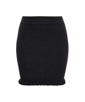 Deze gebreide minirok heeft een aansluitend ontwerp met hoge taille en een geribbelde textuur voor een rekbaar en nauwsluitend silhouet. De elastische taille zorgt voor een aansluitende pasvorm, terwijl de zoom is versierd met een ruche voor een vleugje vrouwelijkheid. Het elastische geribbelde breisel biedt zowel comfort als stijl.  Rock