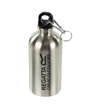 0.5L capacity. Screw lid. Light & durable aluminium. Carabiner attachment to fix to backpacks or day bags. Material: Aluminium (95%), Polypropylene (5%).