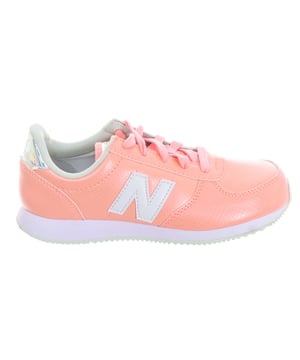 Zapatillas deportivas New Balance.
Zapatillas deportivas de media altura, ideales para el día a día.
Tejido cómodo y transpirable.
Logo de la marca grabado en un lateral.
Ajustable mediante cordones.
Costuras vistas a tono.
 Composición: Exterior: Piel + Textil.
Interior: Textil.
Suela: Sintético.
 Cuidados:
Limpiar con un paño húmedo.
