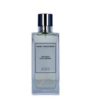 Angel Schlesser Les Eaux DUn Instant simboliza energía, imaginación y positividad. La fragancia se caracteriza por la bergamota en la nota de salida, que todavía se recoge a mano en Calabria, en la costa jónica. Un aroma que crea una sensación refrescante, como un rayo de sol brillando a través de la ventana mientras todavía estás acostado en la cama.