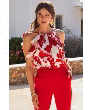 Found: your new favourite nice top
Spun from slinky satin fabric that drapes beautifully
Framed by an elegantly sexy halter neckline
Outfit-elevating frill detail
Comfy-body skimming fit and flattering hem length
Style with white wide-leg trousers or do relaxed glamour with jeans