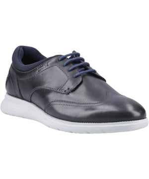 A great addition to any wardrobe, the VANTAGE shoes feature leather uppers with a cushioned textile trim. Easy to pair with any outfit, this modern on-trend option features a Pod logo emboss and stitch detailing.