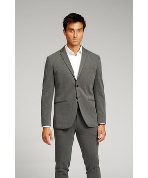 Blazer von TeeShoppen
Bei TeeShoppen können Sie einen stilvollen Blazer kaufen - die perfekte moderne Schicht, um Ihr Outfit zu ergänzen und eine tolle Ergänzung für jeden Kleiderschrank.
Sie sehen gerade den Blazer in Grau, einer neutralen Farbe, die ideal für den täglichen Gebrauch ist.

 Welche Größe hat der Blazer?  
Der Blazer ist in 7 verschiedenen Größen erhältlich, die für Männer zugeschnitten sind. Sie können Ihre bevorzugte Größe unter "Größe" auswählen.

 Über TeeShoppen
Wir bei TeeShoppen glauben nicht, dass Preis und Qualität immer Hand in Hand gehen, und wir wollen das beweisen. Mit unserem Angebot möchten wir Ihnen die Möglichkeit geben, Ihre Garderobe mit einfachen und modernen Kleidungsstücken zu ergänzen, ohne dabei Kompromisse bei Qualität und Design einzugehen. Unsere Kleidungsstücke sind aus luxuriösen Materialien gefertigt, die sich angenehm tragen lassen und sich für jeden Anlass stylen lassen.
Wenn Sie auf der Suche nach zeitloser Mode für Damen und Herren sind, dann sind Sie bei uns genau richtig. Bei TeeShoppen zahlen Sie nicht für teure Marken und Kosten - nur für Qualität und Service, die uns wichtig sind. Und so wie die Modewelt sich ständig verändert, erweitern wir auch ständig unser Sortiment.