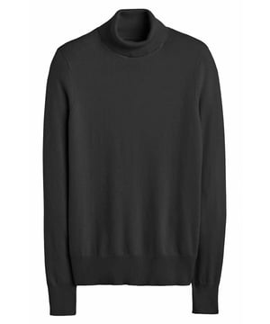 Layer up on chilly days in this cosy knitted jumper. It's made in a regular fit for all-day comfort and features a snug roll neck. Ribbed trims on the long sleeves and at the hem provide a neat finishing touch
Fit: Semi Fitted, Sizing: As expected