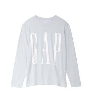 Every guy needs a soft long sleeve cotton blend top like this.  Soft stretchy and super comfy, with the classic original GAP logo on front.  Crew Neckline and a relaxed fit.
Fit: Relaxed, Sizing: As expected