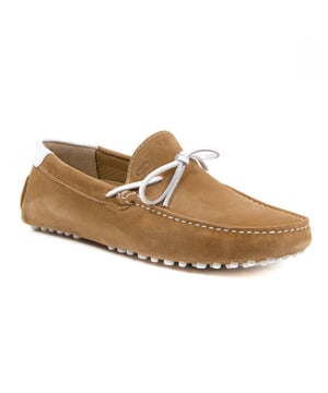 Hand-stitched in Italy
  Made of 100% suede leather
  Pebbled rubber soles for practicality and comfort
  Suitable for weekend strolls or motoring
  100% rubber sole
100% LEATHER
