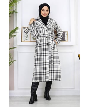 Stoffmerkmal: Hergestellt aus Chanel-Stoff.Produktmerkmal: Es handelt sich um ein neues Hijab-Modell der Saison. Es ist ungefüttert. Der Gürtel ist verstellbar. Es hat Taschen. Es hat vordere Knöpfe, die verwendet werden können. Aufgrund von Konzeptaufnahmen kann es zu leichten Farbunterschieden beim Produkt kommen. Das Model trägt Größe 38. Größe 38 Mantelmaße: Produktlänge: 118 cm - Brust: