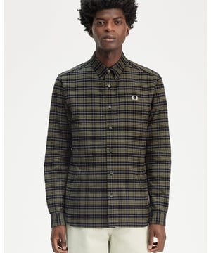 Long associated with the colder seasons, but adopted into counterculture as an alternative uniform, tartan is a solid choice for the great indoors. This brushed Oxford tartan shirt is yarn dyed, finished with button down collar, button-close cuffs, and a peached finish for superior warmth and softness.

Oxford cotton fabric
Regular fit 
Button down collar Button fastenings to cuffs 
Laurel Wreath embroidered logo on the left hand chest

100% Cotton
M8714
 