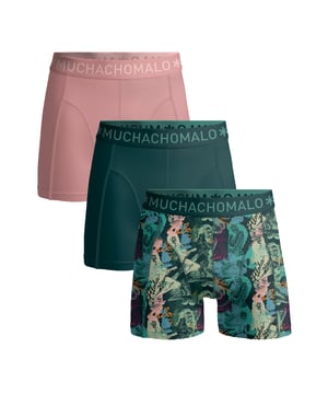 De Boxershorts/Onderbroeken van Muchachomalo zitten als gegoten en zijn gemaakt van hoogwaardig katoen. Een zachte elastische logotailleband van microvezelstof zorgt voor extra comfort. Specificaties •	Normale Pasvorm •	Vlakke gestikte naden voor extra comfort •	Zachte Waistband met het Muchachomalo Logo Onderhoud •	Wassen op 30 graden •	Niet in de droger •	Strijken op matig warme stand (2 stippen) Waarom Muchachomalo? Muchachomalo werkt alleen met fabrieken die BSCI en OEKO-TEX gecertificeerd zijn. Deze fabrieken hebben als doel arbeidsomstandigheden continu te verbeteren. Zij strijden voor het recht op het vormen van een vakbond, veilige werkomstandigheden en zijn tegen dwang- en kinderarbeid. Ook stellen zij consumenten en bedrijven in staat om zelf verantwoordelijke beslissingen te nemen die onze planeet beschermen voor de toekomstige generaties.