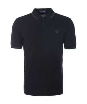 Polo Fred Perry negro, estampado en el cuello, cierre de botones en el cuello. 100% Algodón, Manga Corta, Polo Negro