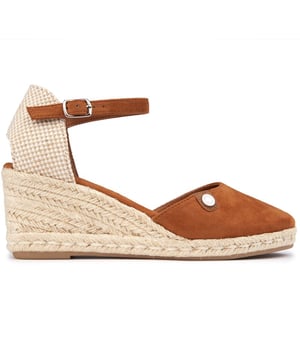 Zapato Refresh de tiras cruzadas para mujer en color marrón, fabricado en sintético y suela de goma y cuerda. Incluye: altura del tacón de 7 cm, cierre de hebilla, plantilla de espuma viscoelástica y marca refrescante.