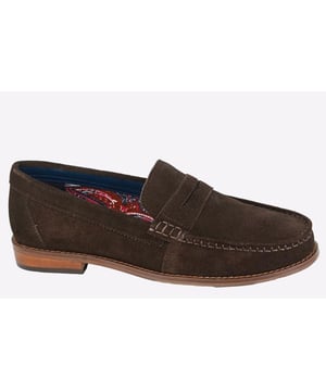 Introducing the Roamers Jamison loafers, where classic elegance meets ultimate comfort. Crafted with a luxurious suede leather upper, these loafers exude sophistication while ensuring durability. The soft textile lining adds comfort to every step, while the memory foam comfort sock offers unmatched cushioning for all-day wear. Designed for convenience, the slip-on style allows for effortless on and off wear , perfect for busy days. Finished with a durable Tunit sole, these loafers provide reliable traction and stability, making them a timeless addition to your footwear collection. 
 - Suede leather upper 
 - Textile lining 
 - Memory foam comfort sock 
 - Slip On design for easy on / off wear
 - Tunit sole