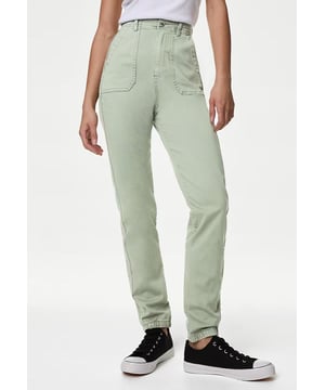 M&S chino joggers van zachte katoenmix hebben een moderne slim fit met extra stretch voor flexibiliteit. Ze zijn ontworpen voor comfort, hebben een enkellengte en een slimme knoop- en ritssluiting. Verkrijgbaar in een korte (26"), normale (28") en lange (30") binnenbeenlengte. Om u het allerbeste product en de allerbeste prijs te kunnen bieden, zijn deze jeans van het voormalige M&S merk, dus de labels en etiketten zijn verwijderd. U kunt er echter zeker van zijn dat het merk nog steeds zichtbaar is en dat de hoge M&S kwaliteit gehandhaafd blijft.