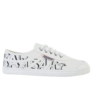 Nuestra zapatilla de lona Graffiti combina una divertida fuente Kawasaki con un diseño clásico y original. La zapatilla combina con todo y te da la oportunidad de experimentar con tu ropa, gracias a su aspecto ligero y sobrio.Detalles del producto. Cordones regulables para un ajuste adecuado. Disponible tanto en corte bajo como en corte alto. Unisex. Zapato ligero. El zapato de cordones de corte bajo permite la rotación y la flexibilidad. Parte superior: lona y ante de vaca. Suela: RBGuía de tallas/ajuste. Si estás entre dos tallas, te recomendamos que elijas la más grande.Guía de lavado. Se recomienda no lavar el zapato.