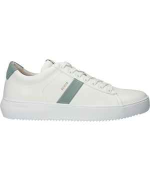 De Ryder sneakers zijn ideaal voor de moderne man die mode en functionaliteit waardeert. Met een strak ontwerp met een sportieve diagonale streep, maken ze een statement in elke casual of sportieve outfit. Vervaardigd met hoogwaardige materialen en een rubberen buitenzool van Blackstone voor demping en ondersteuning, combineert Ryder comfort met luxe. De gouden logodetails voegen een elegante touch toe. Perfect voor de garderobe van elke man, het is een mix van mode en functionaliteit.