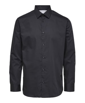 Das Hemd von Selected Homme ist ein elegantes Kleidungsstück, das in keiner Herrengarderobe fehlen sollte. Mit seinem klassischen Hemdkragen und der durchgehenden Knopfleiste bietet es einen zeitlosen Stil. Der länger geschnittene Slim-Fit sorgt für eine schlanke Silhouette und passt sich perfekt an den Körper an. Die Knopf-Manschetten und der Langarm-Schnitt unterstreichen die hochwertige Verarbeitung. Der gerundete Saum verleiht dem Hemd eine moderne Note. Gefertigt aus erstklassigen Materialien, gewährleistet es einen hohen Tragekomfort. Dieses Hemd ist vielseitig einsetzbar - es eignet sich hervorragend für formelle Anlässe unter der Anzugjacke oder für einen entspannten Look in der Freizeit.