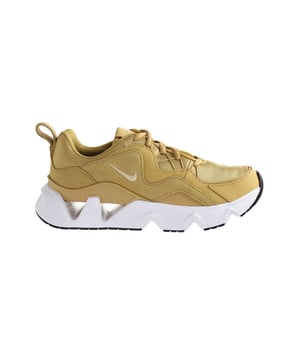 De Nike RYZ 365 is in wezen de lompe sneakervervanger voor de Tekno. Het heeft gedurfde lijnen op het bovenwerk, wat een vleugje oneerbiedigheid toevoegt, terwijl geometrische vormen in de middenzool zorgen voor een dempende voetval.