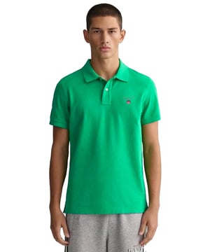 These Original Mens Designer Short Sleeve Gant Polos feature the brands Logo, and a Button-Down Collared Neckline. Crafted With 100% Cotton, these Lightweight and breathable Regular Fit Polos are Suitable for Casual or Workwear.